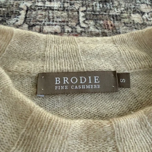 BRODIE Fine Cashmere Cropped Crew Neck Long Sleeve Sweater Light Beige Size S - Picture 3 of 6